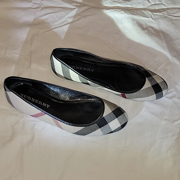 BURBERRY LOAFERS/BALLERINA SLIPPERS FOR WOMEN U.S. Size 7 (37). - Picture 5 of 10